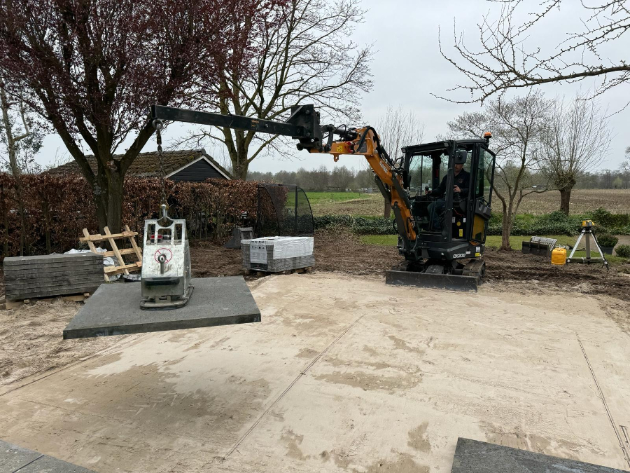 Tegels leggen met minigraver zuignap